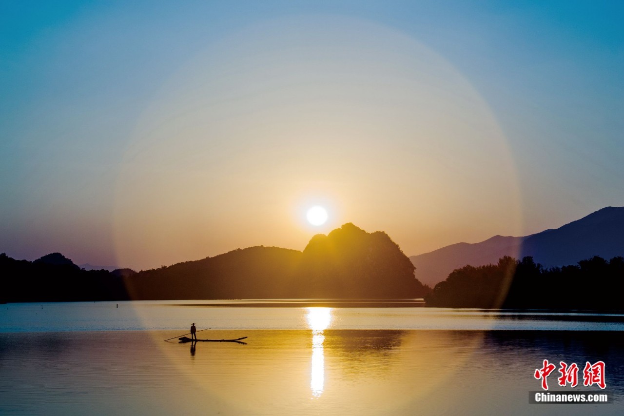 卧佛含丹 吴勇强摄 卧佛含丹 吴勇强摄