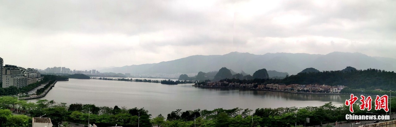 卢育辛摄 卢育辛摄