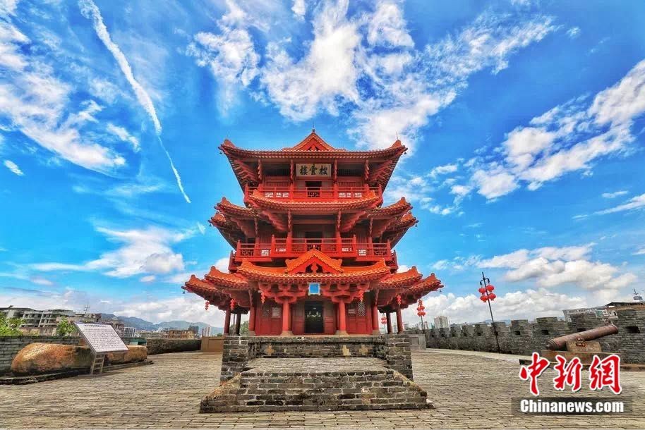 披云楼 聂伟健摄 披云楼 聂伟健摄