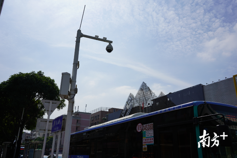 安装在怡锦社区的高清摄像头 安装在怡锦社区的高清摄像头