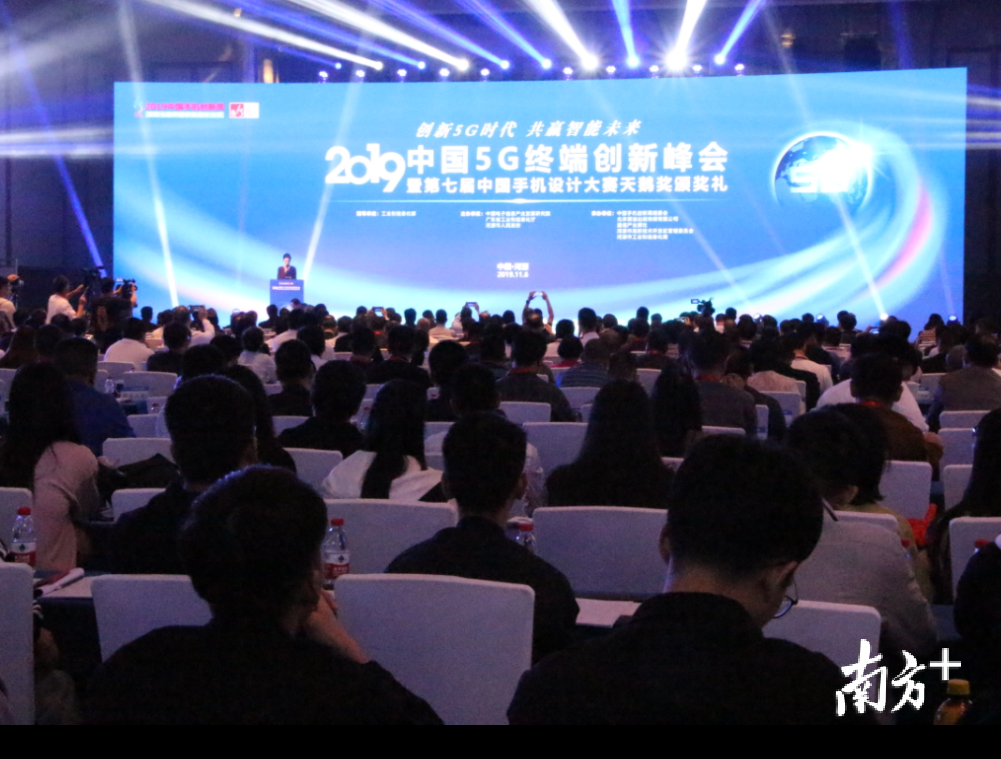 专家、学者、开发者齐聚一堂，共同见证中国手机设计最高奖天鹅奖的诞生。