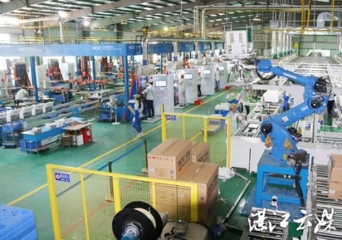 广东诺科冷暖设备有限公司的自动化包装线。 记者 刘冀城 通讯员王春林 摄