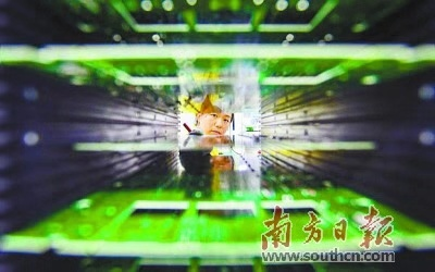 龙健电子全自动SMT贴片生产线上的“高科技脸谱”。 龙健电子全自动SMT贴片生产线上的“高科技脸谱”。