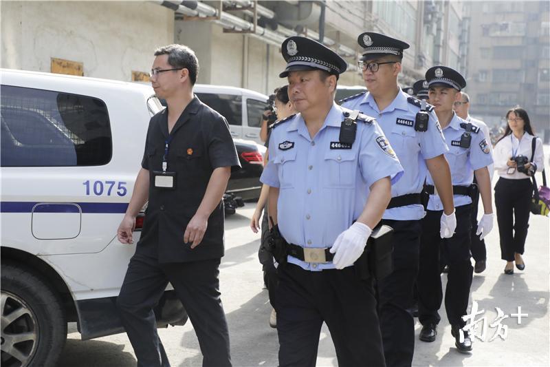 执行人员到达执行现场。