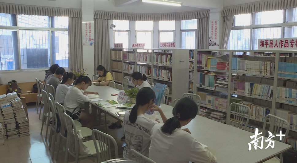 图书馆旧馆早已不能满足群众需求。 