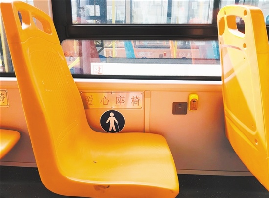 座位配置usb充电口新纯电动公交车本月底在新会区登场