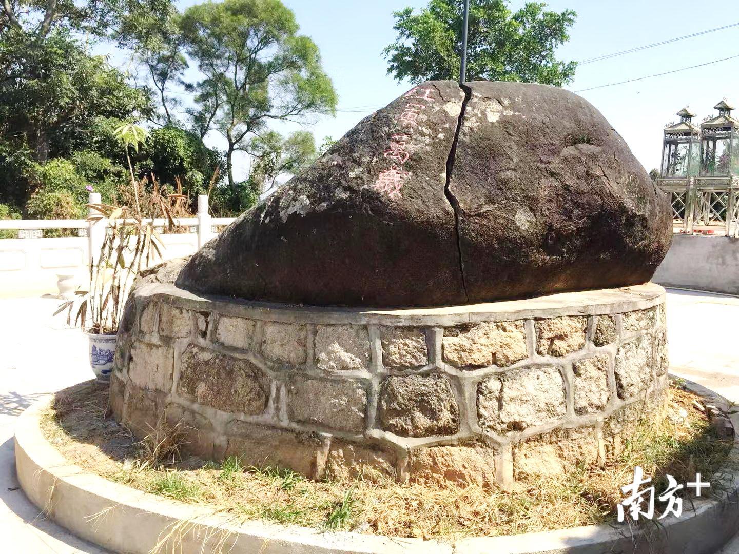赤杜岭南昌起义军营地旧址仍保留三处红色石刻。