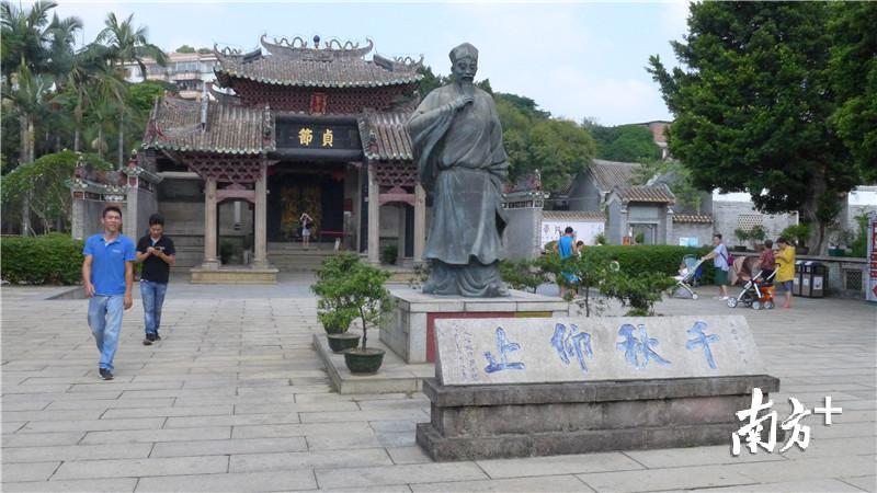 陈白沙祠平日里是市民喜爱的休闲活动之地。李霭莹 摄