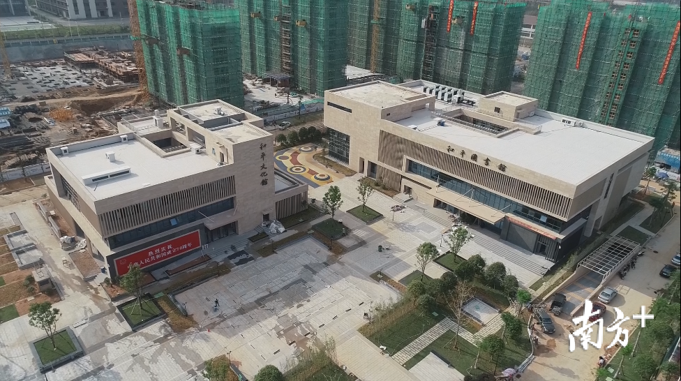 和平县图书馆新馆24小时不打烊3秒即可借书成功