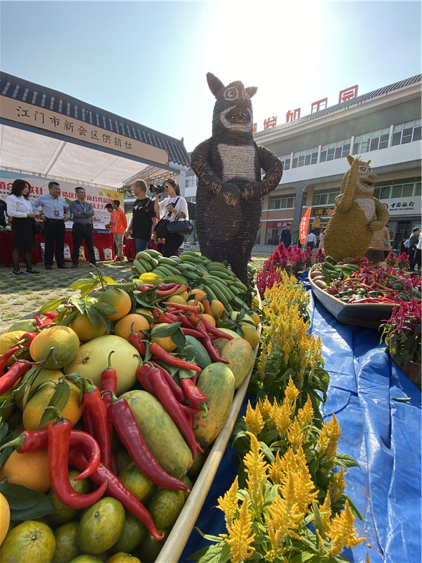 熊大熊二也来帮新会宣传特产。杨兴乐摄