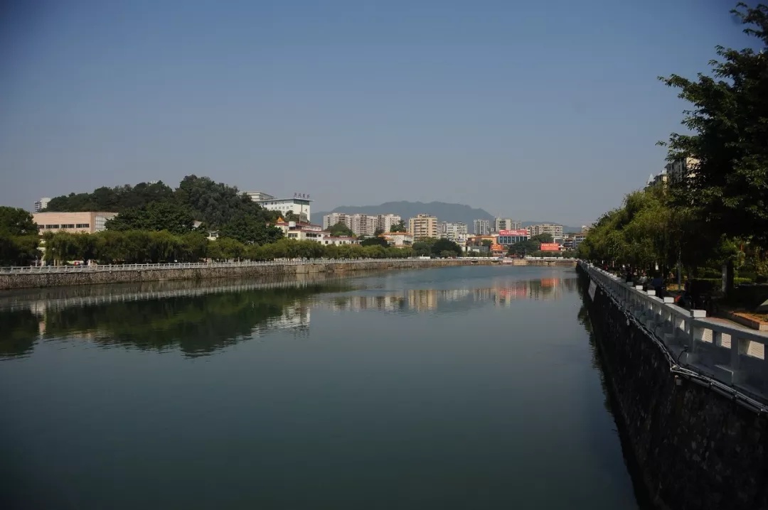 美丽的锦江河。