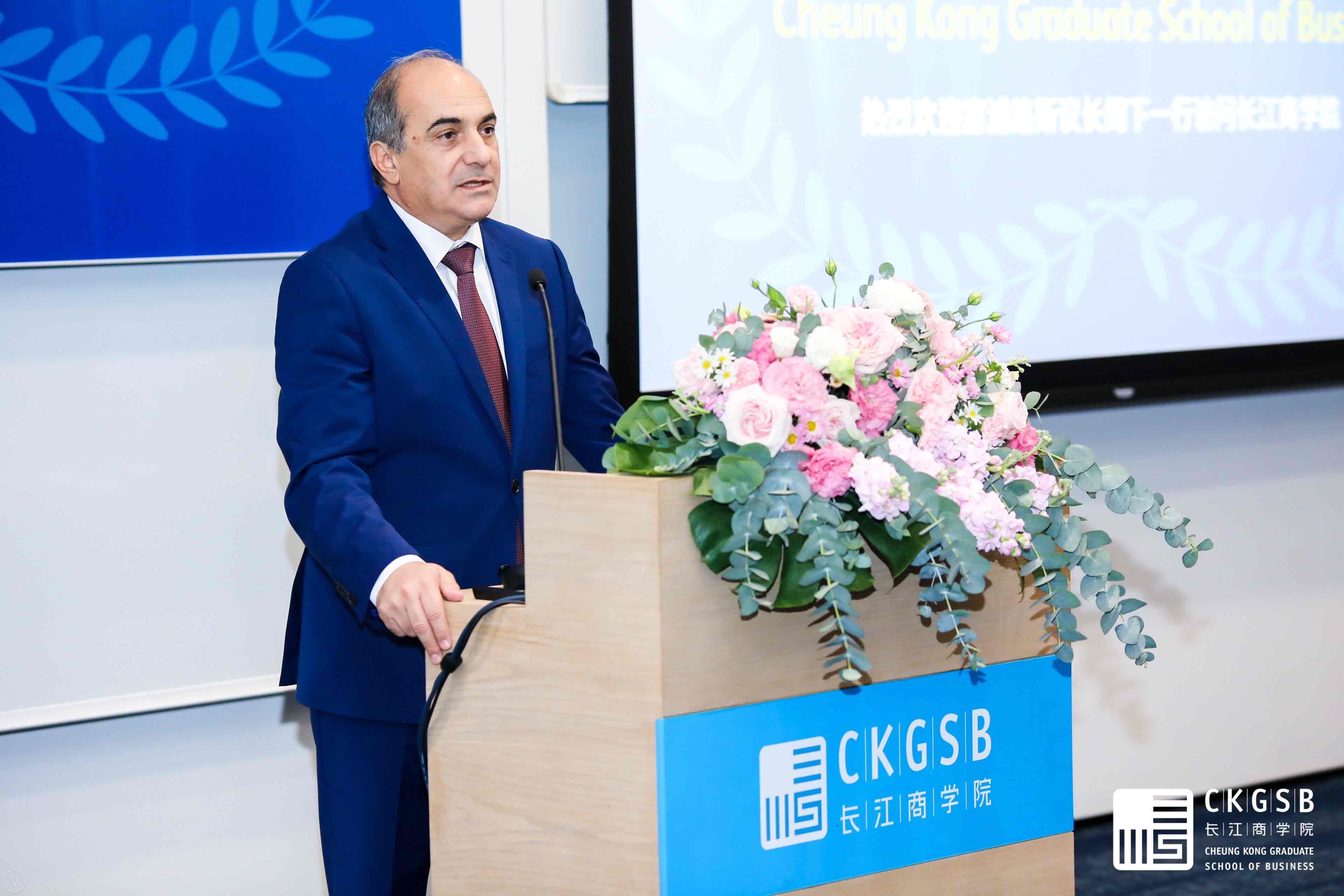 西卢里斯议长到访长江商学院并发表演讲