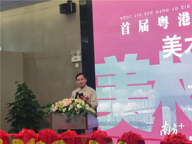 中央美院造型艺术研究所副所长、教授、博士生导师，中国油画学会理事丁一林致辞。黄绍侦 摄