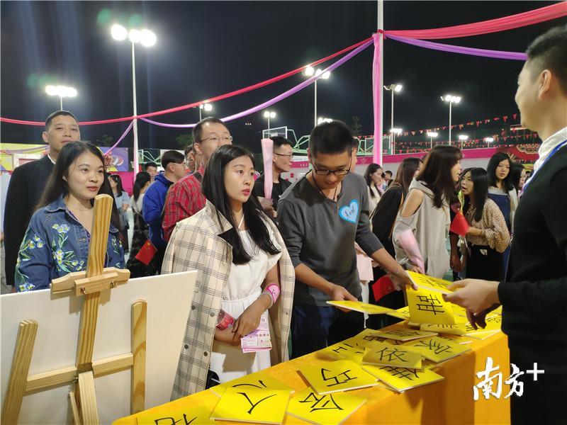 甲骨文游戏。黄绍侦 摄 甲骨文游戏。黄绍侦 摄