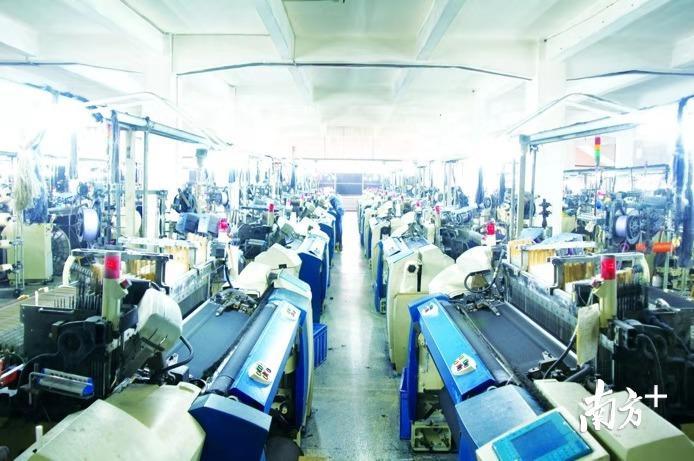 在西樵纺织企业内，厂房干净明亮，“绿色制造”已成常态。德耀纺织供图