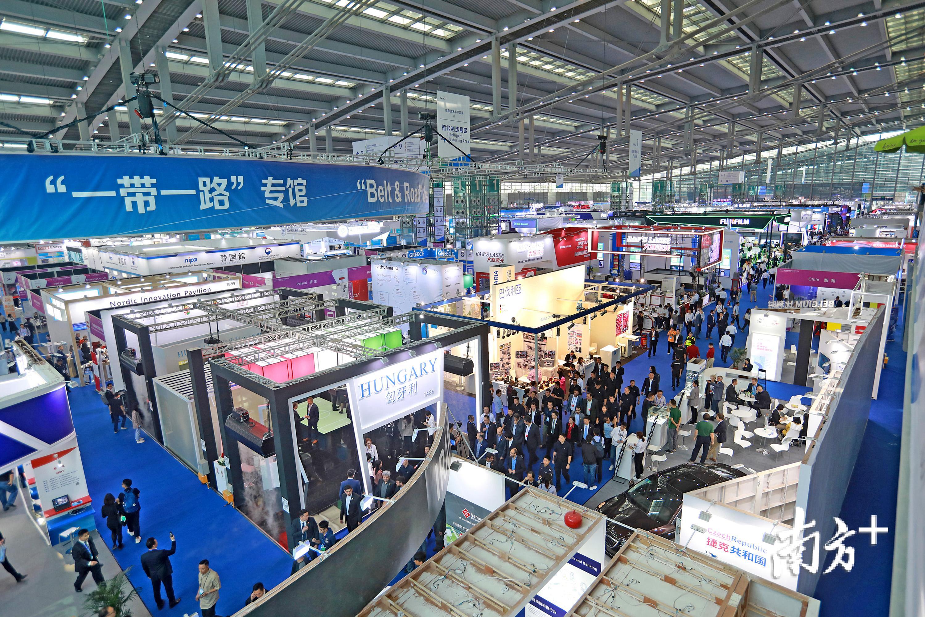 第21届高交会现场人头攒动。