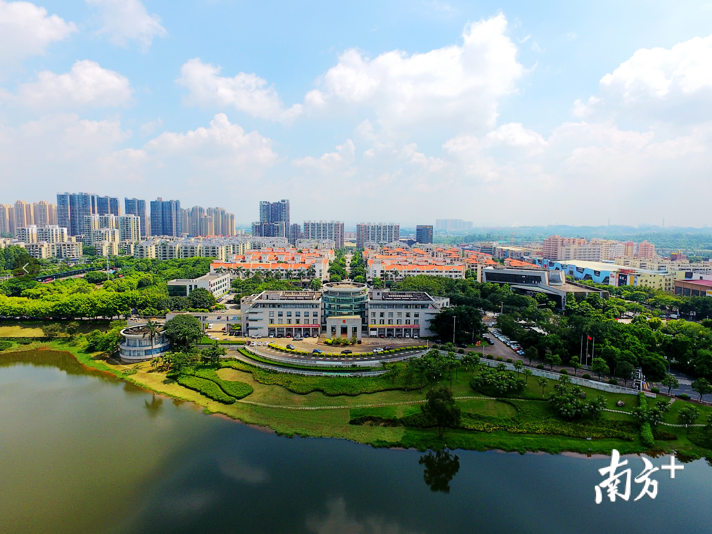 狮山镇城区环境优美。狮山镇政府供图