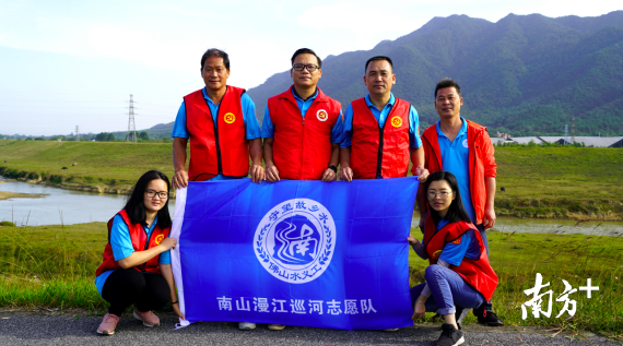 志愿队合影。 志愿队合影。