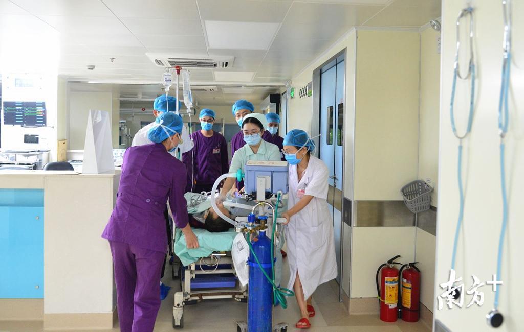 汕头把打造粤东区域医疗中心作为一项重要民生工程来抓，不断提升城市医疗服务功能。