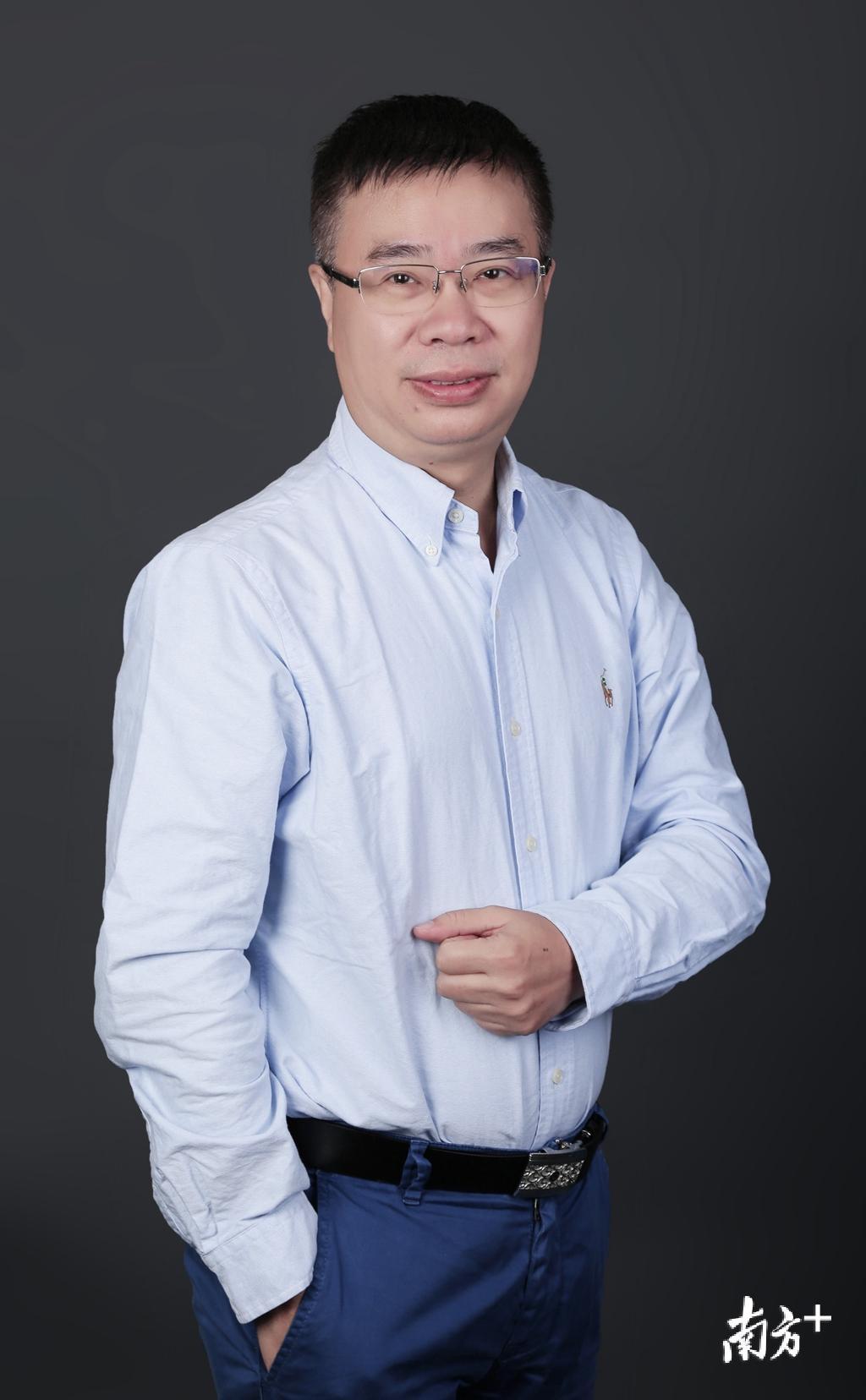 王小忠。 王小忠。