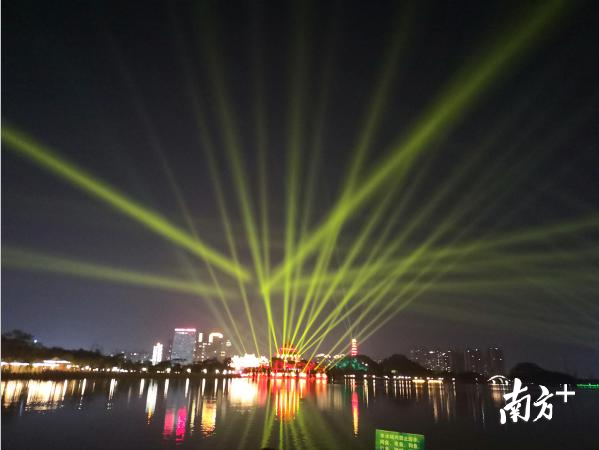 青云湖夜景。刘心羽供图 青云湖夜景。刘心羽供图