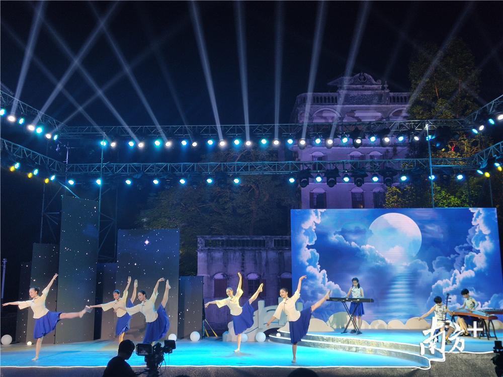 情景舞蹈《见字如唔》。 情景舞蹈《见字如唔》。