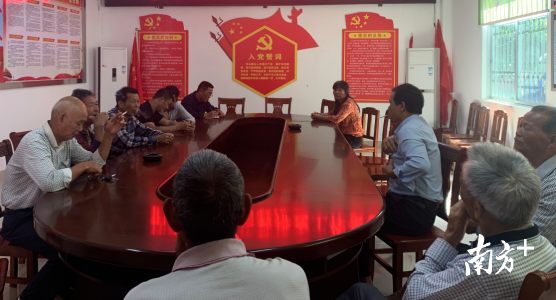 护南村开展座谈会。