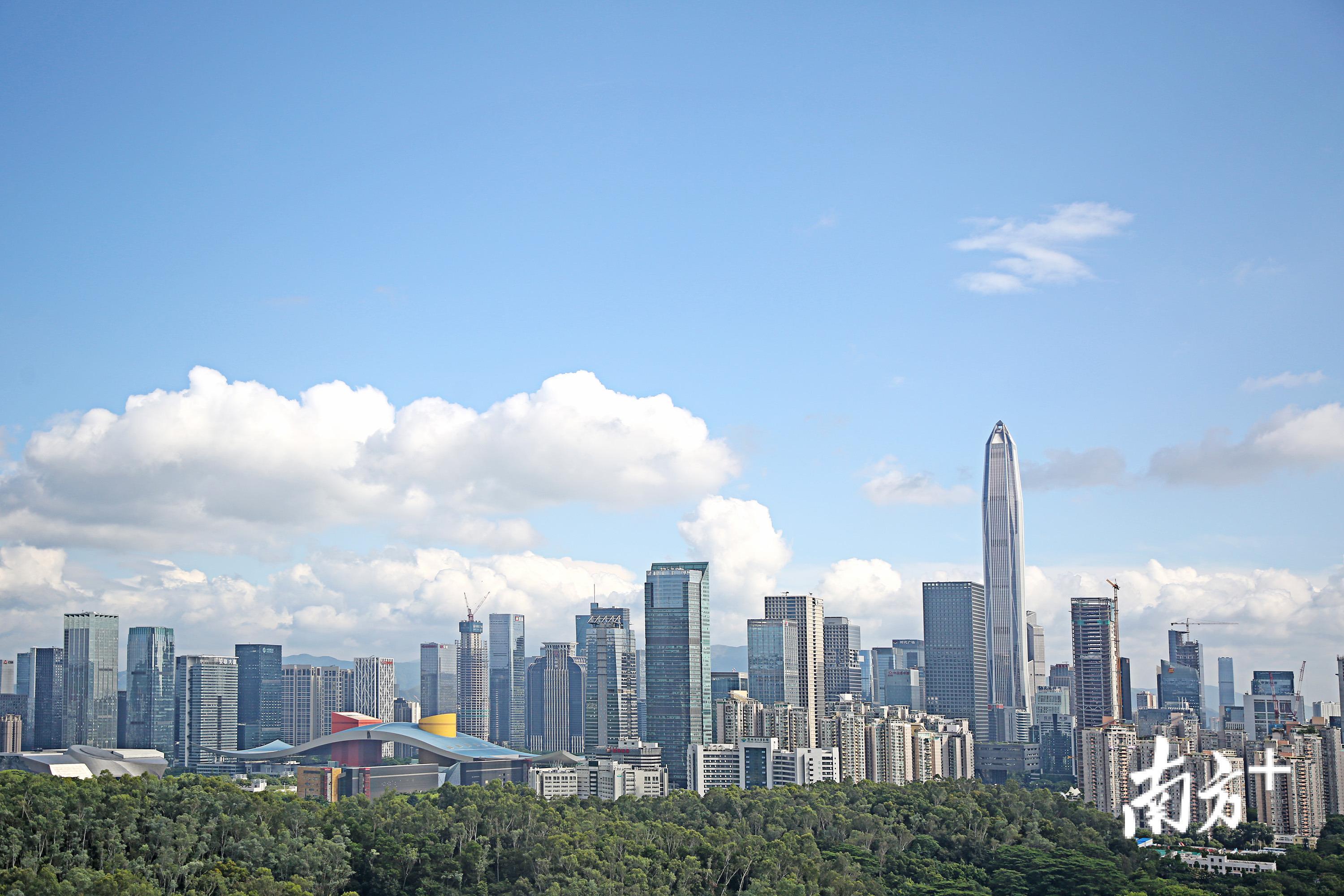 深圳是全国三大金融中心之一,正阔步走向世界。南方日报记者 朱洪波 摄 深圳是全国三大金融中心之一,正阔步走向世界。南方日报记者 朱洪波 摄