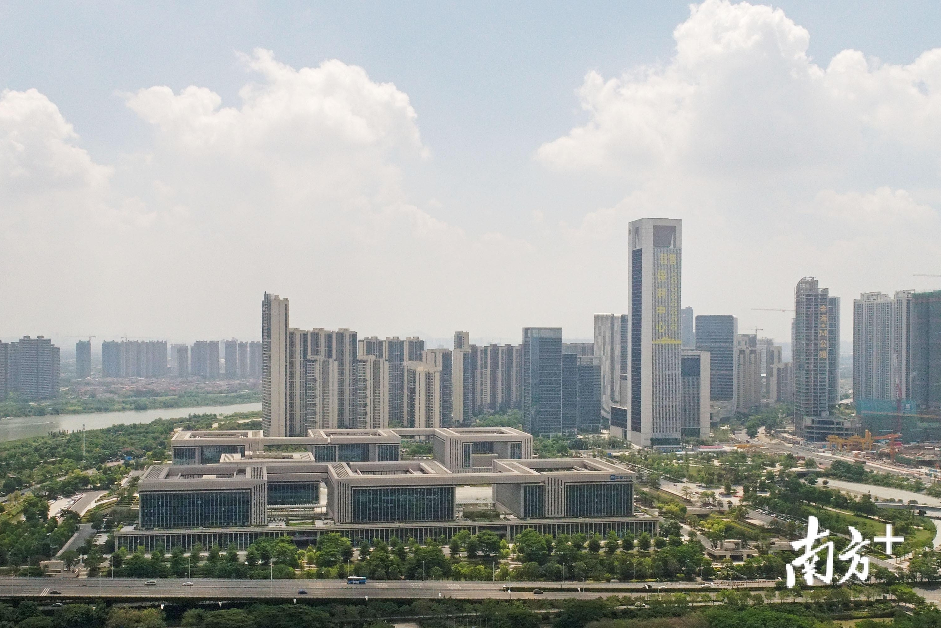 在高增速的背后，佛山实体经济内部正发生积极的质变。图为佛山新城。戴嘉信摄