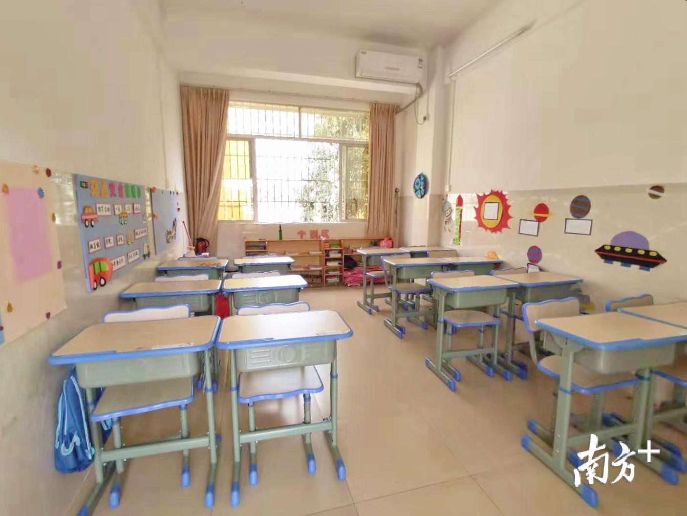 女孩被安排到特教部某教室学习。