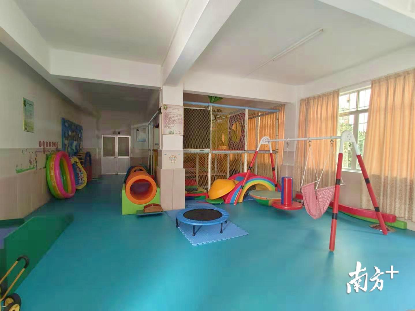 福利院感觉统合训练室。