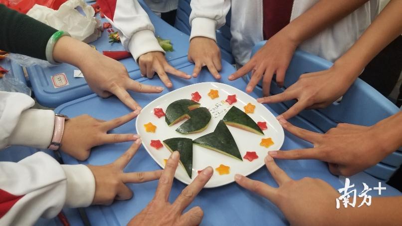 学生水果拼盘作品