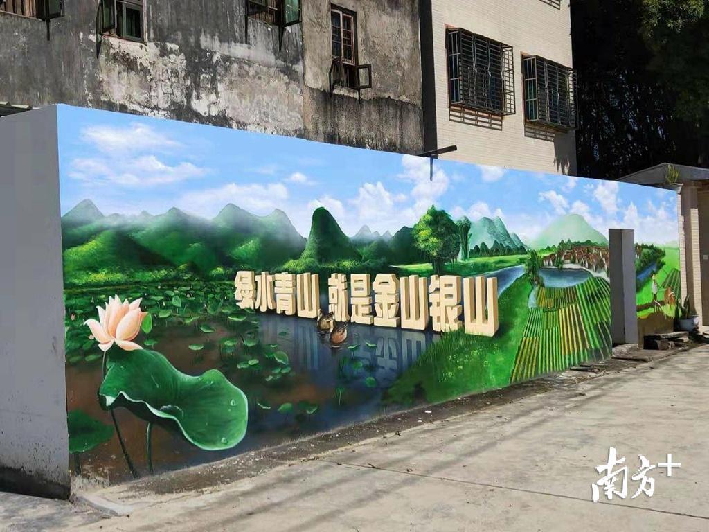 坑尾村农屋外墙披上“新装”。 坑尾村农屋外墙披上“新装”。