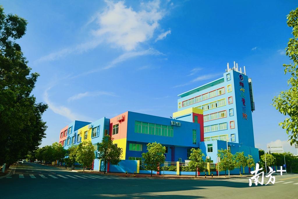 瑞心儿童医院是集医疗、教学、科研、保健、康复于一体的二级专科儿童医院。 瑞心儿童医院是集医疗、教学、科研、保健、康复于一体的二级专科儿童医院。