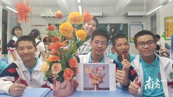 学生艺术插花作品