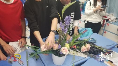 学生艺术插花作品