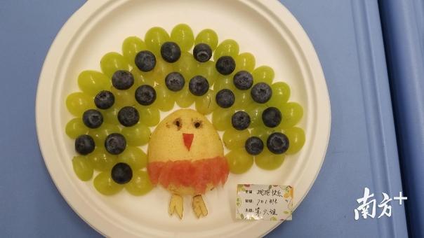 学生水果拼盘作品