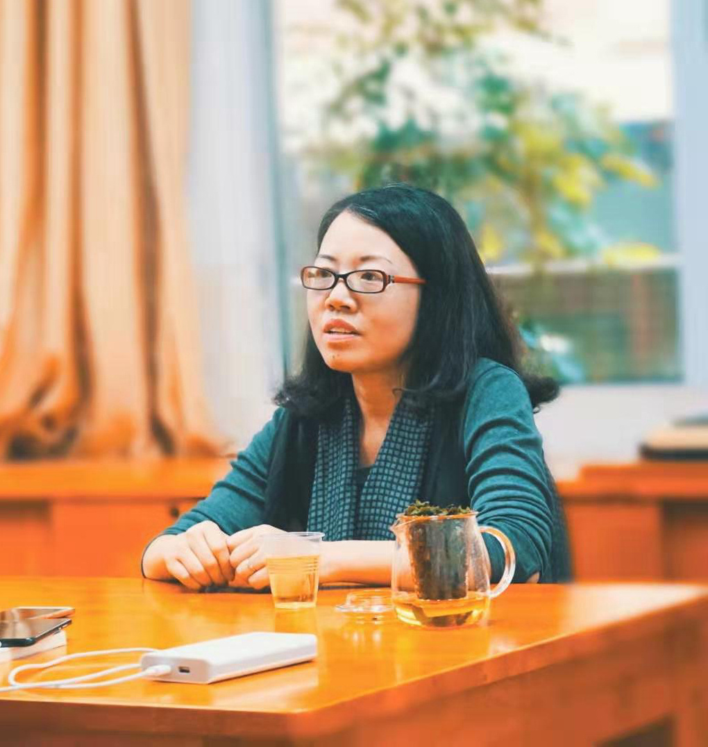 余圆圆讲述自己对陶艺看法。