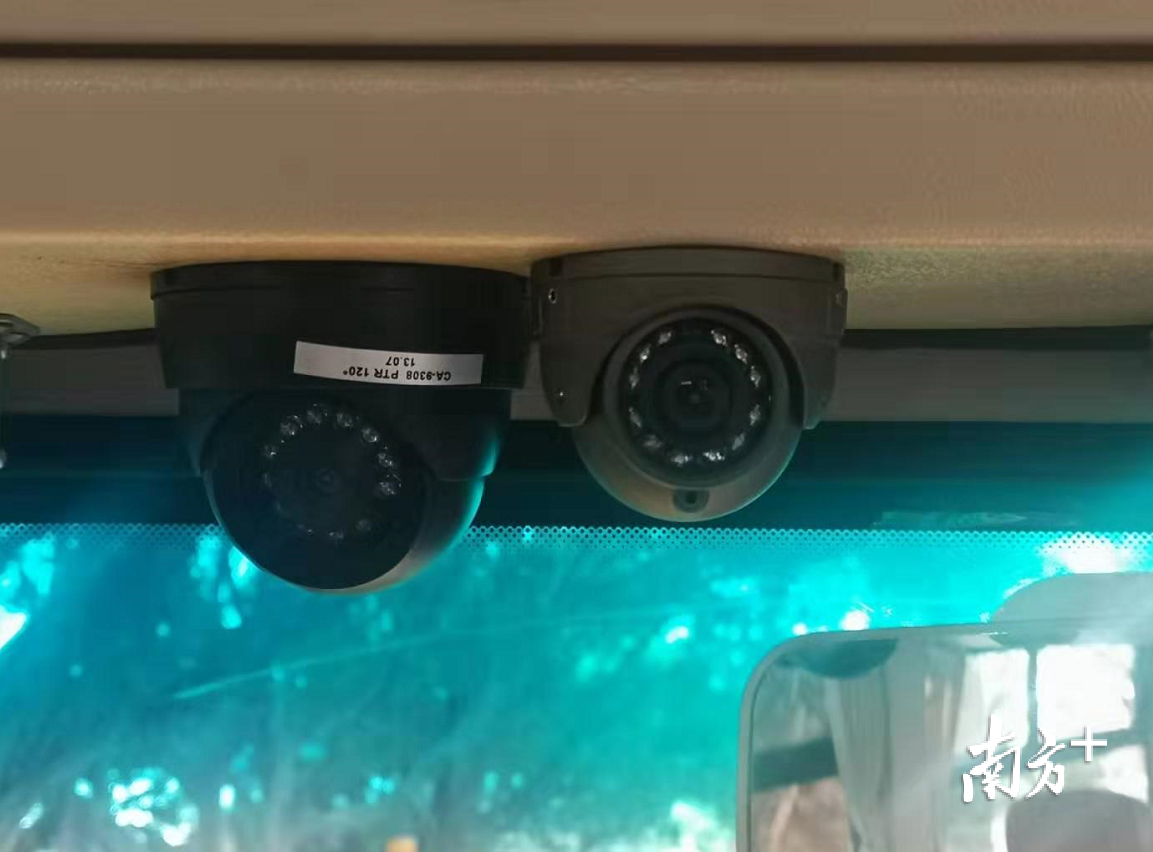 每辆校车上装载有5个摄像头。李周秦 摄 每辆校车上装载有5个摄像头。李周秦 摄