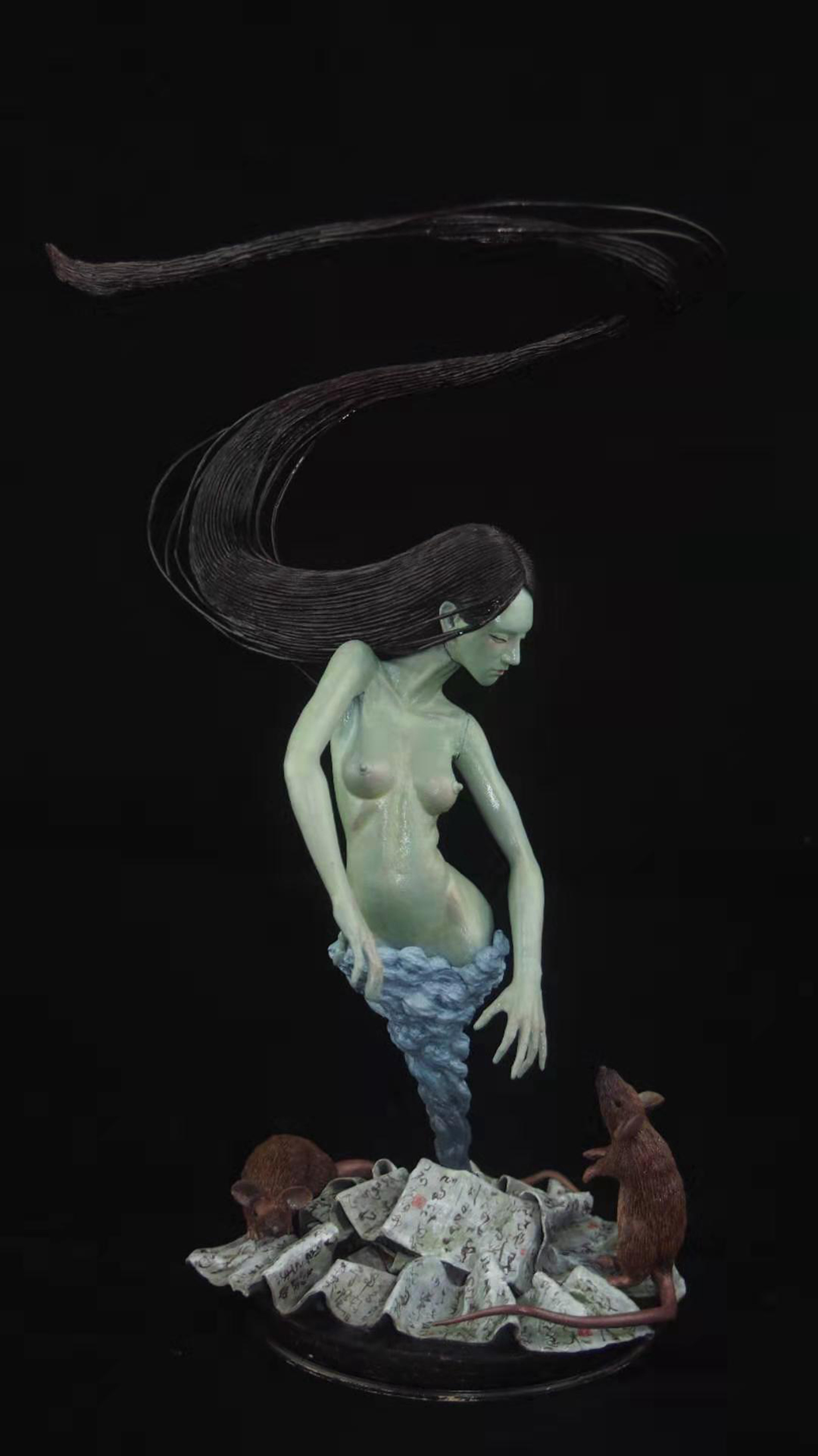 卢邓发的作品《文车妖姬》。