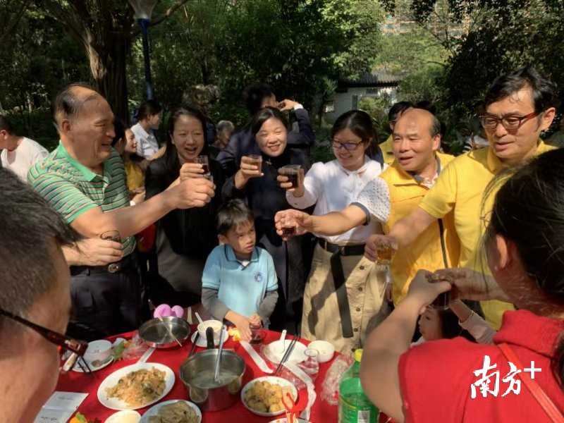 此次百家宴以一人一菜的形式举行。受访者供图 此次百家宴以一人一菜的形式举行。受访者供图