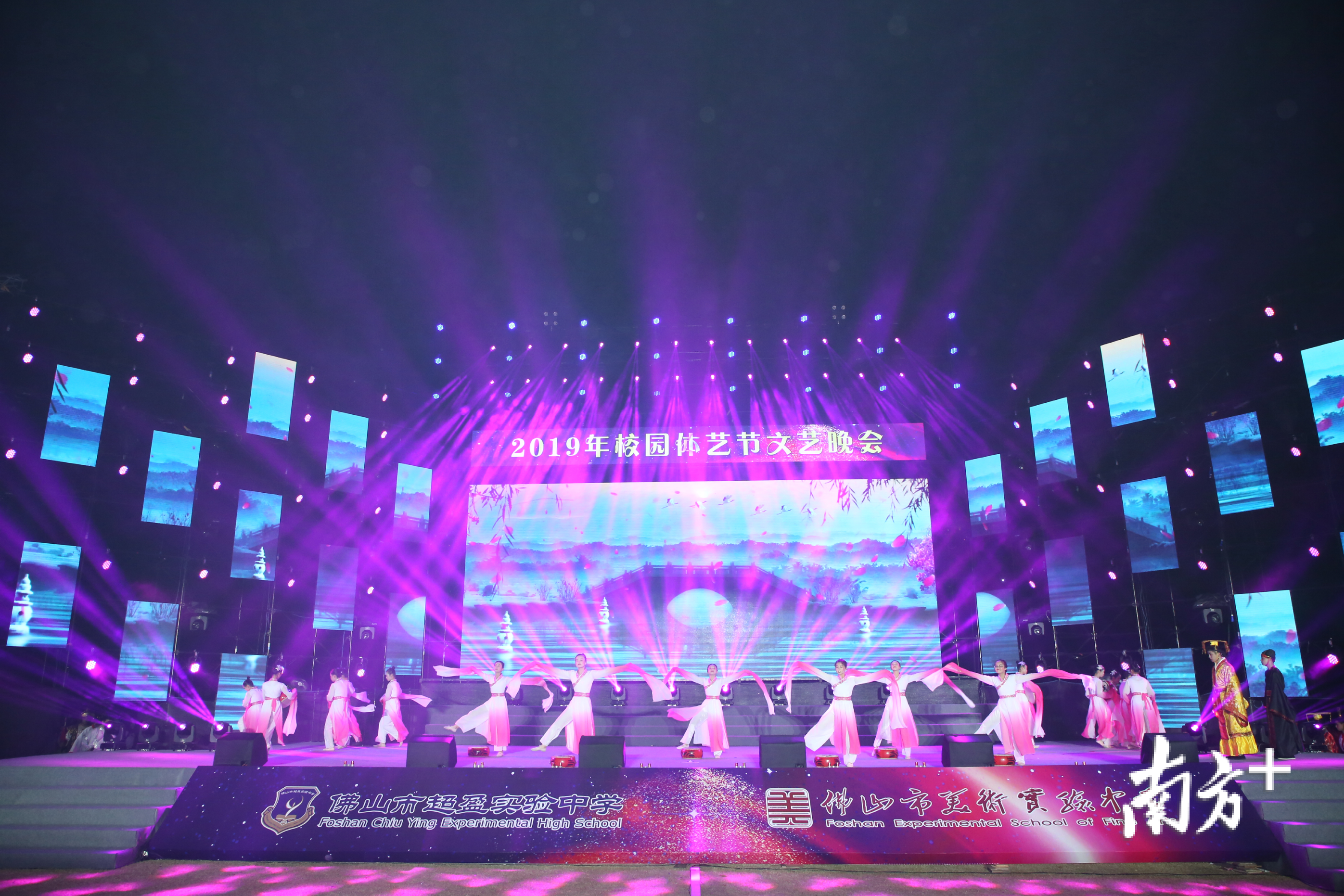 历史剧中还编排了精彩的舞蹈。