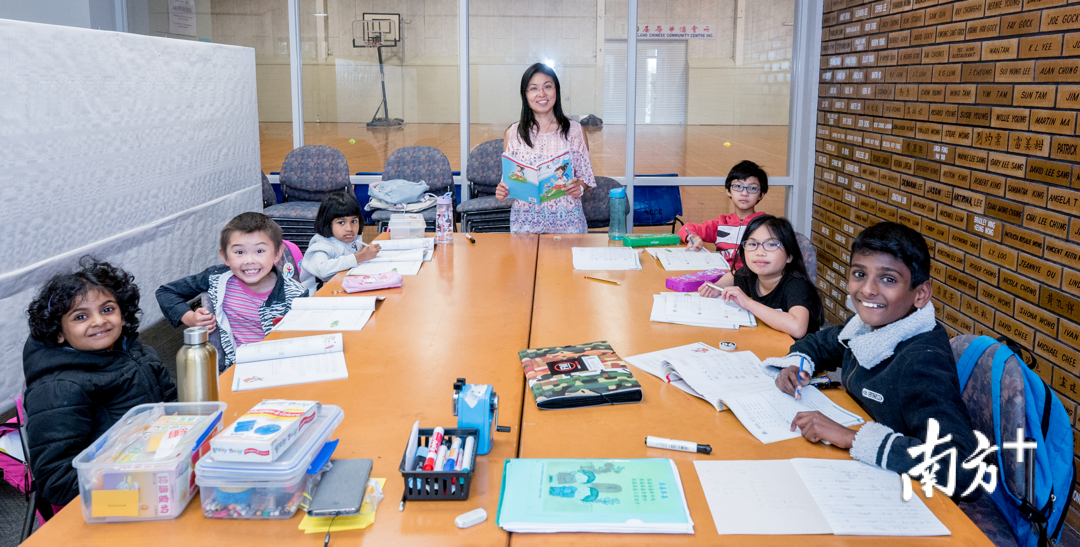 新西兰奥克兰屋伦华侨会所开设的中文学校里,孩子们正在学习中文。资料图片 新西兰奥克兰屋伦华侨会所开设的中文学校里,孩子们正在学习中文。资料图片