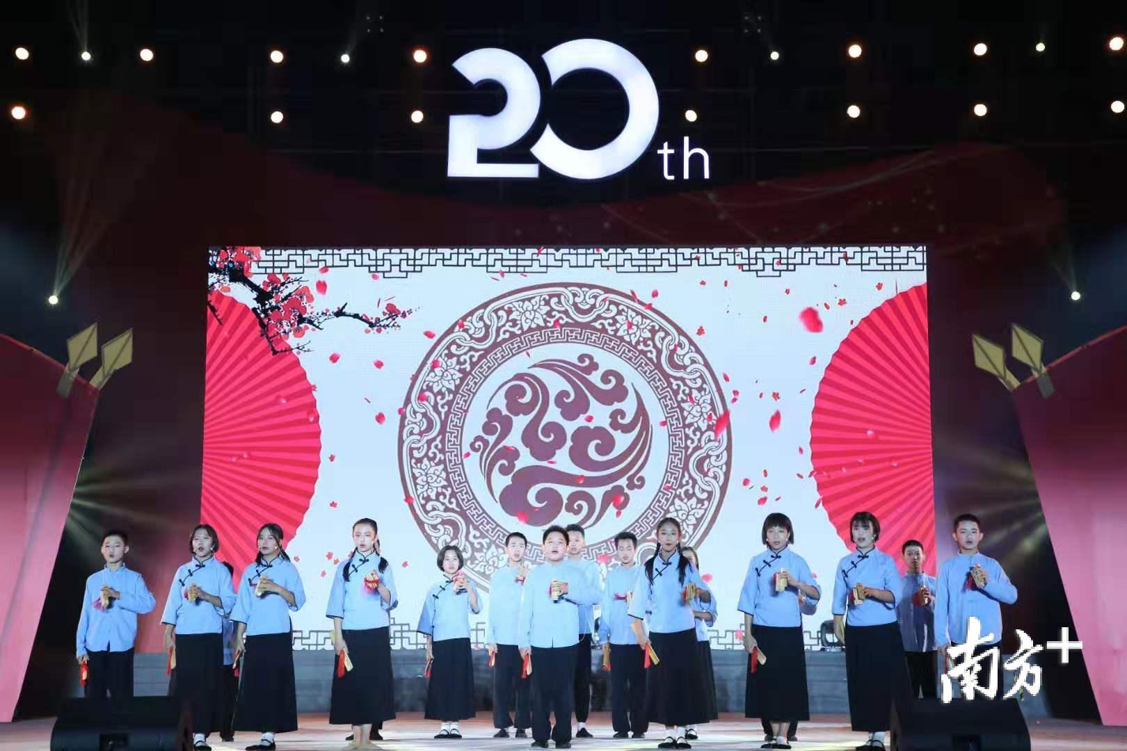 721班表演节目快板说唱《百书育英才》.吴荞言 摄