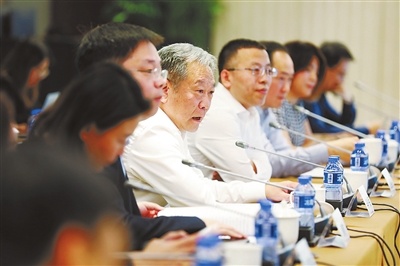 2019中国改革横琴论坛昨天下午举行闭门研讨会。