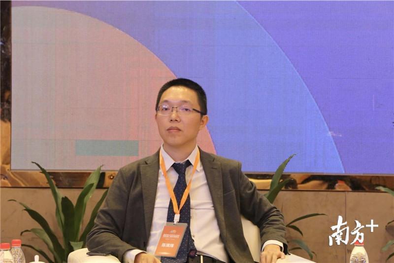 暨南大学化学与材料学院副院长、教授陈填烽