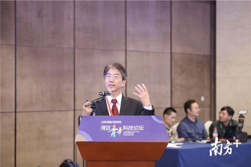 英国皇家工程学院院士、香港科技大学校长高级顾问、教授李行伟