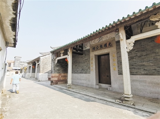 经过修缮后的观达祠、光耀祠和隐素祠焕然一新，成了富美村的地标。