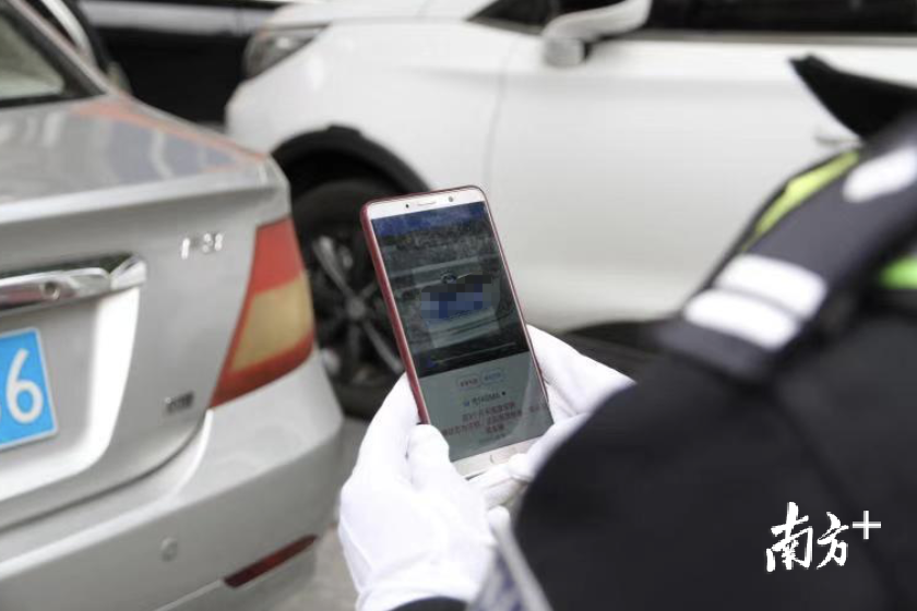 佛山禅城交警在岭南大道、季华路、文华路、汾江路、佛山大道等主要路段设卡查车。