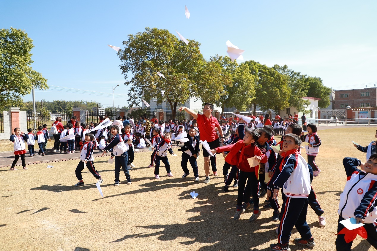 丰富多彩的游园活动